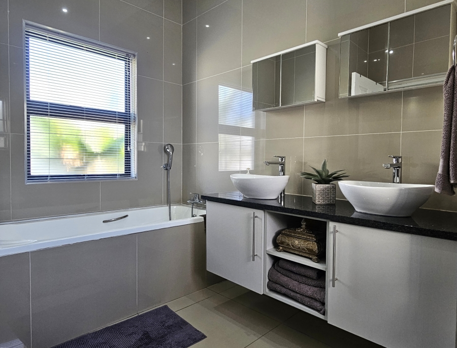 3 Bedroom Property for Sale in Marina Martinique Eastern Cape